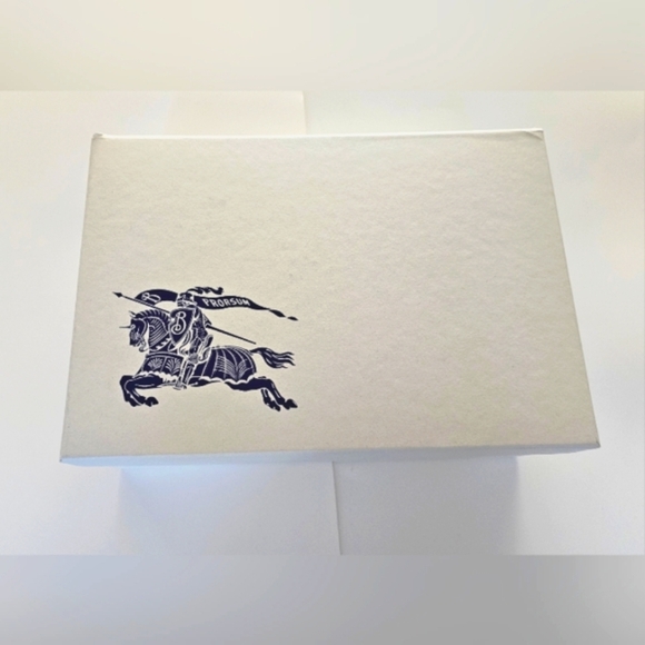 Authentic Burberry Gift Box - Picture 2 of 6